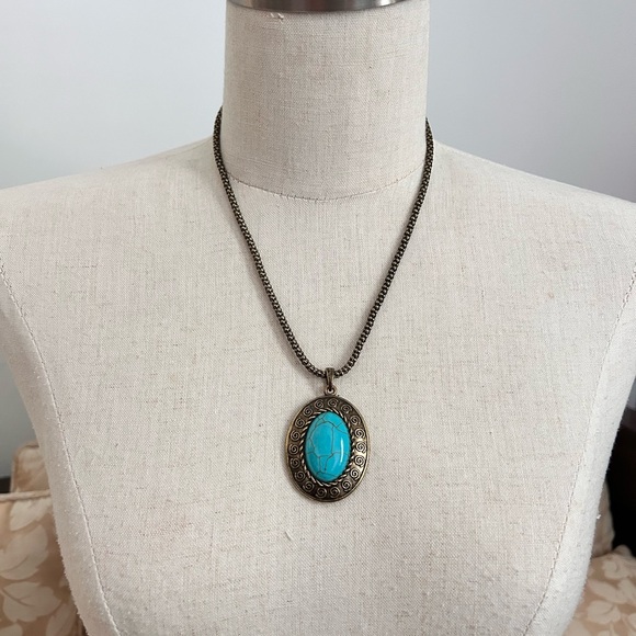 Vintage Jewelry - Vintage Turquoise Pendant Necklace